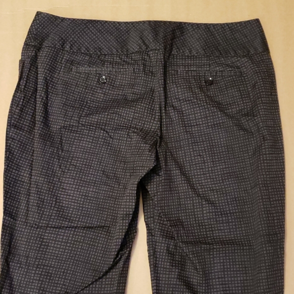Express Design Studio Editor Black Check Capris 10 - Picture 5 of 8